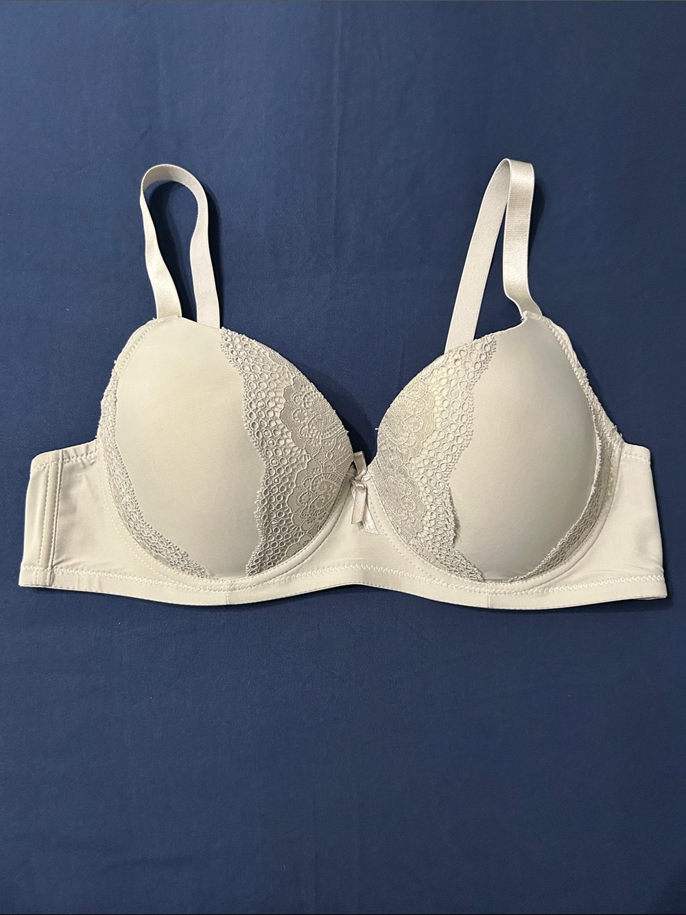 Smooth Lace-Accent T-Shirt Bra in Ivory